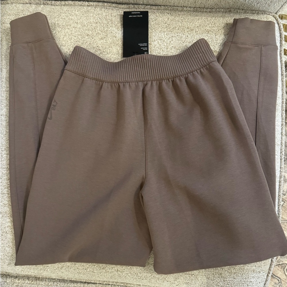 NIKE Mid Rise, Ankle Length Joggers, size XS. NWT! - Picture 2 of 5
